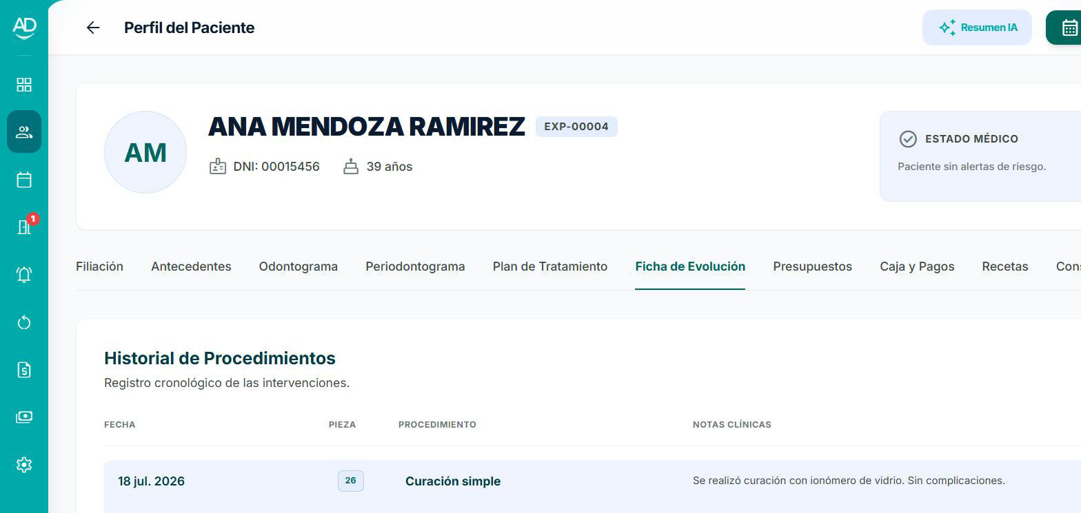 Ficha del paciente en AmperDent, con alertas médicas, historial de procedimientos y saldos.